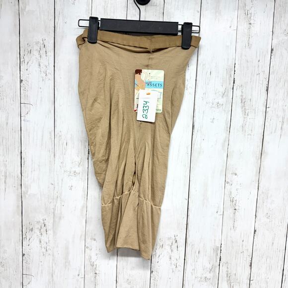 New Love Your Assets Shapewear Women Size 3 Buff Tan Mid Thigh Shaper Shorts - Picture 1 of 3
